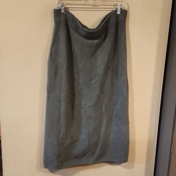 Beautiful Express XLlong skirt NWT dress it up with boots and a sweater - Picture 1 of 6